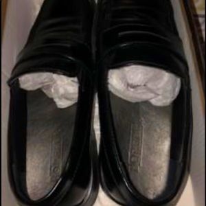 Boys size 4 black Borelli dress shoes